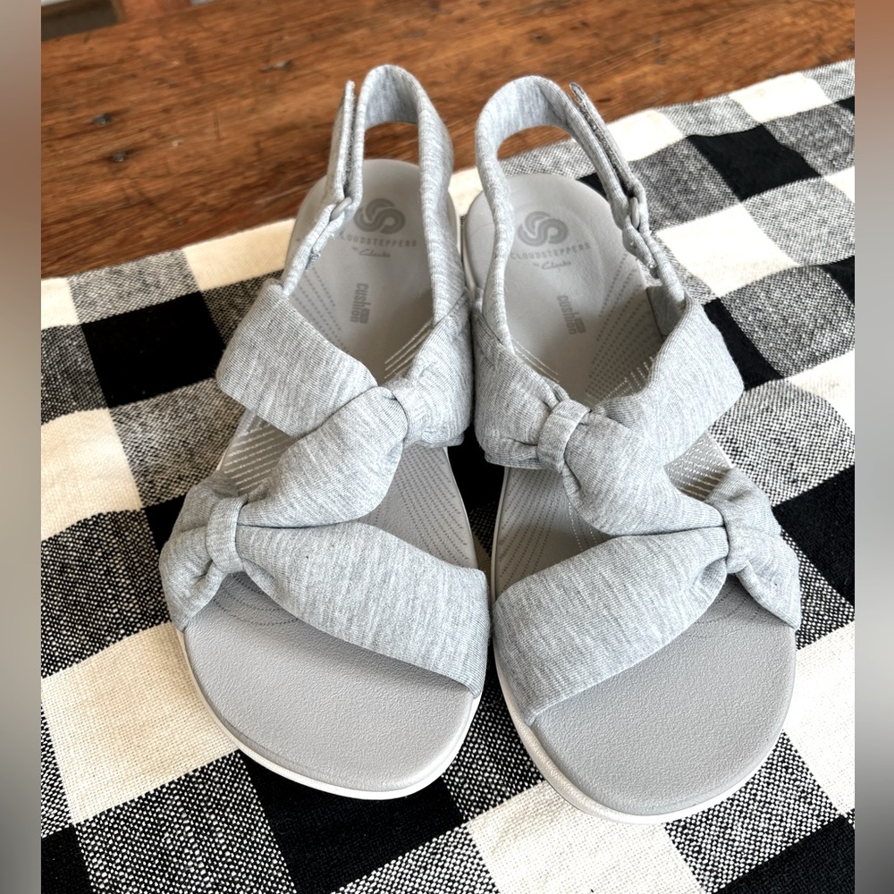 Clark Cloudsteppers Gray Sandals Size 7.5!!